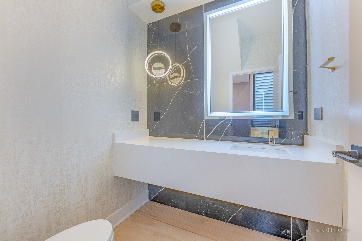 4200 N Monticello Avenue