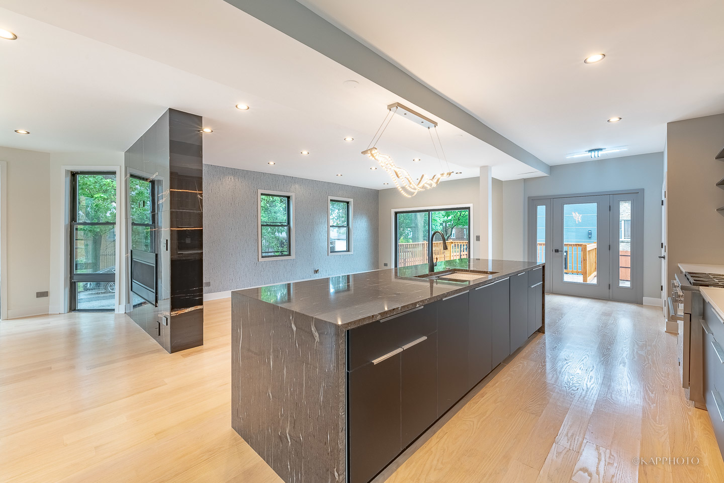 4200 N Monticello Avenue