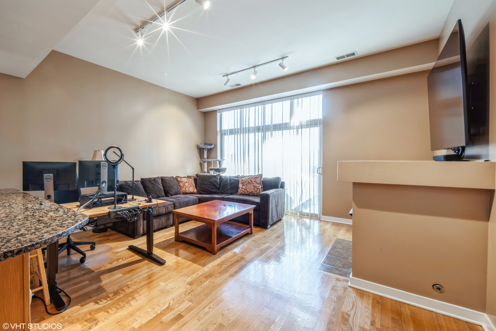 1935 S Archer Avenue Unit: 422