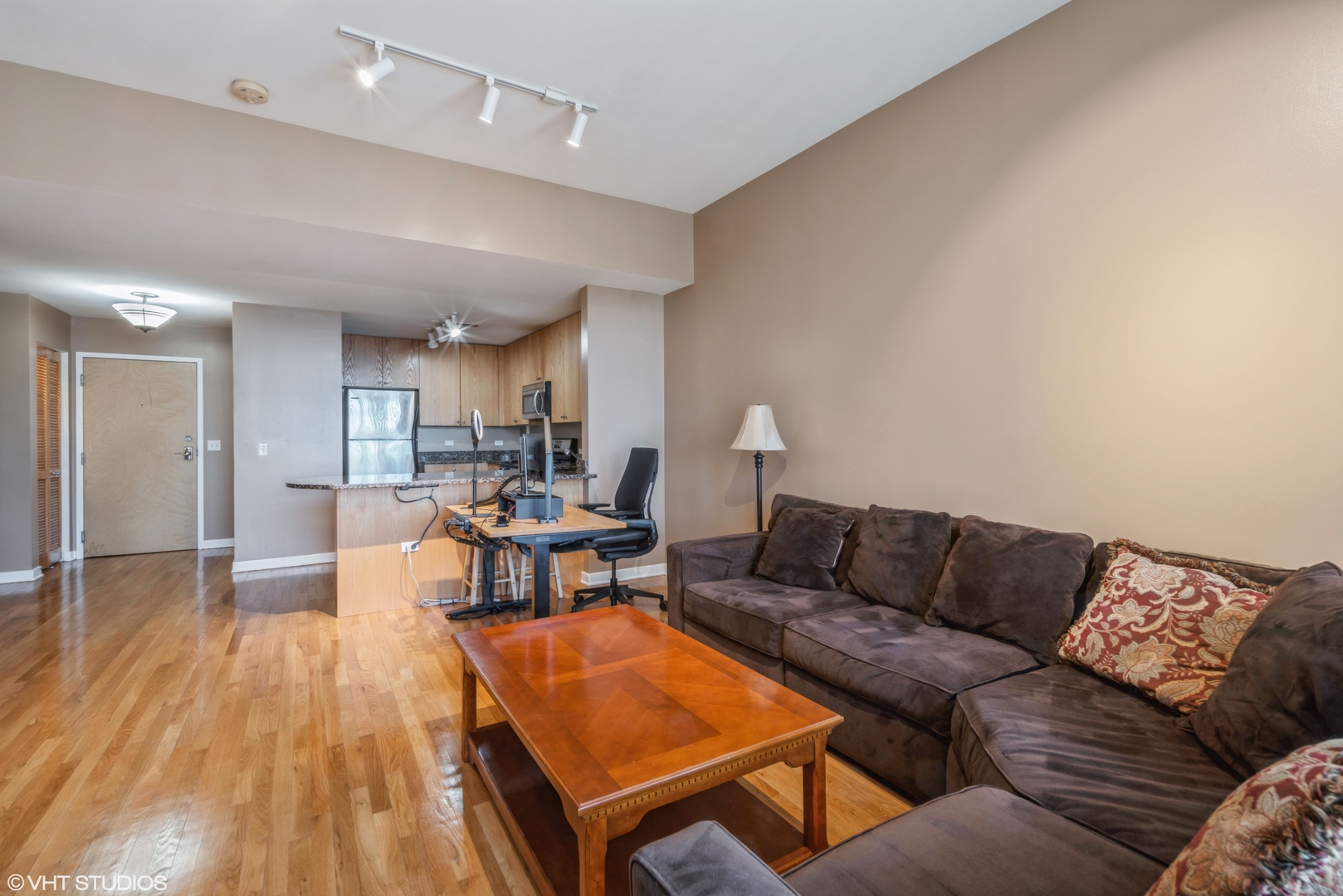 1935 S Archer Avenue Unit: 422
