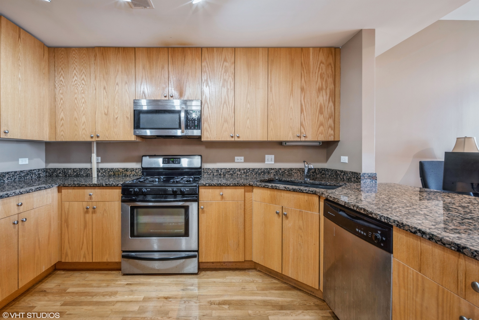 1935 S Archer Avenue Unit: 422