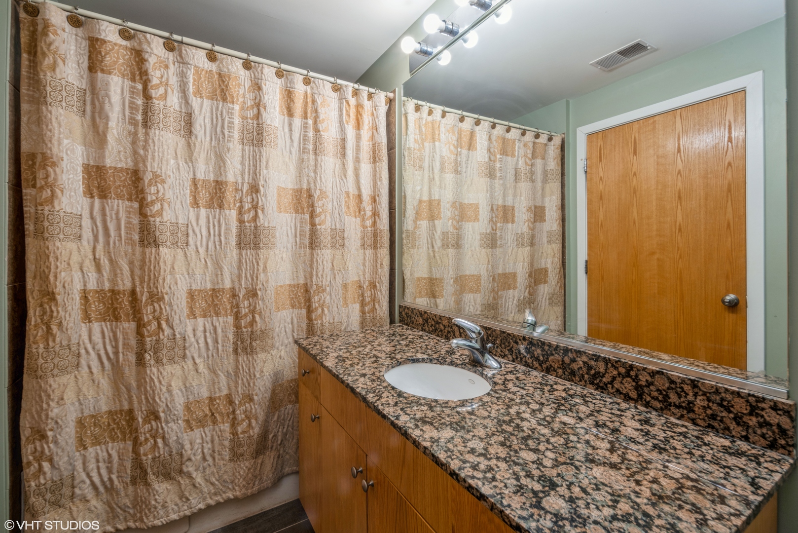 1935 S Archer Avenue Unit: 422