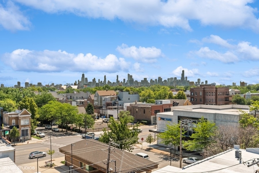 2423 W Fullerton Avenue Unit: 3G