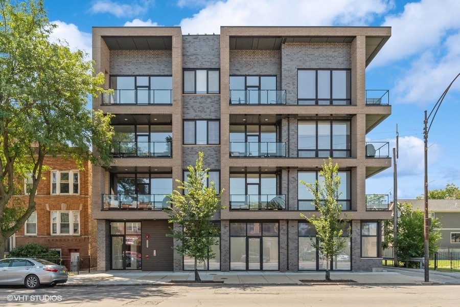 2423 W Fullerton Avenue Unit: 3G