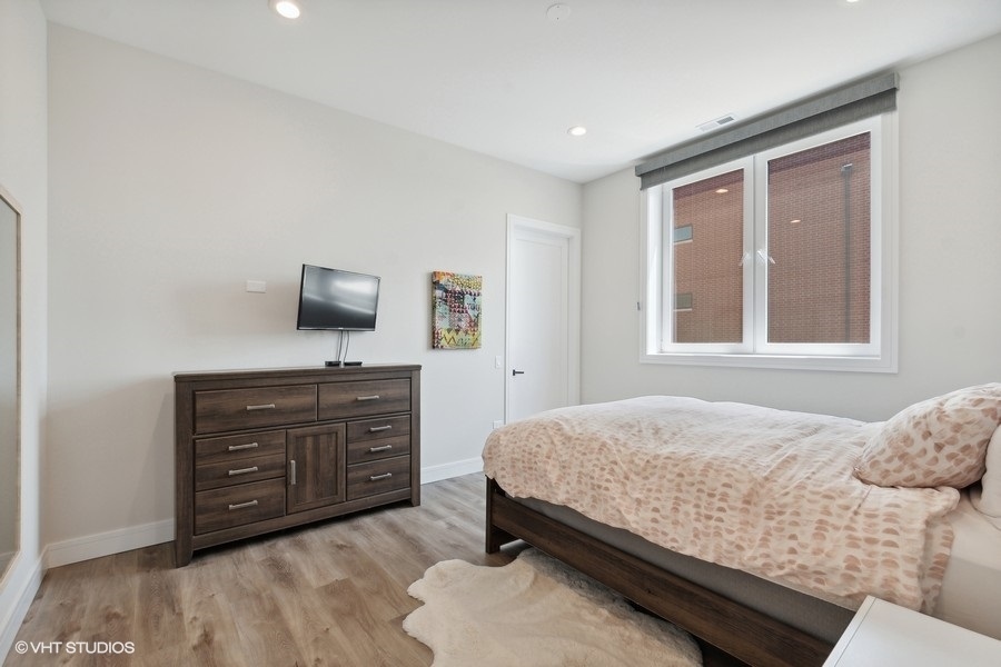 2423 W Fullerton Avenue Unit: 3G