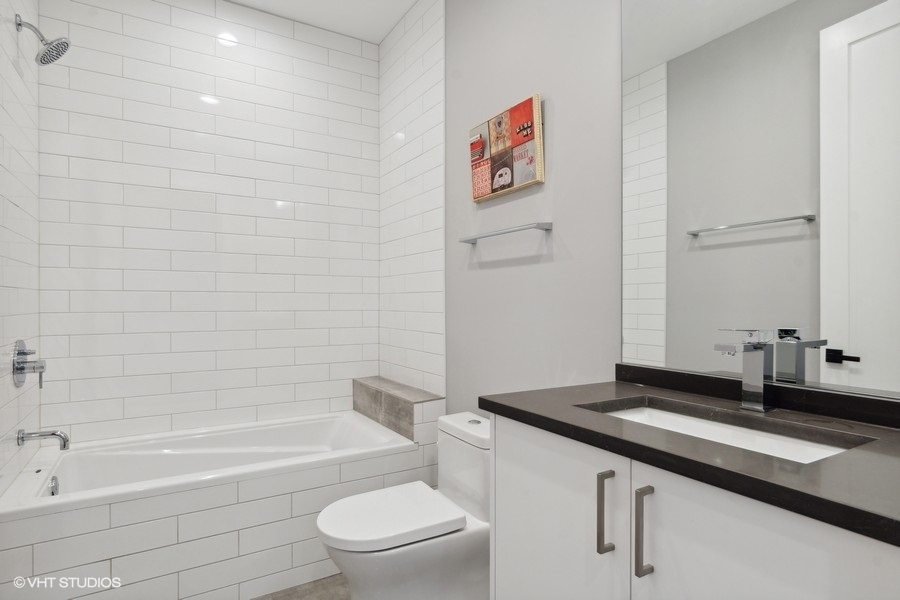 2423 W Fullerton Avenue Unit: 3G