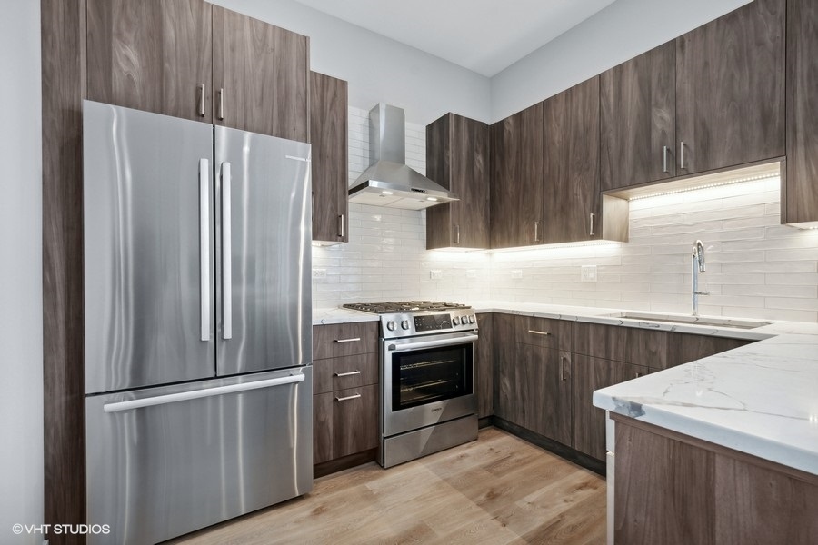 2423 W Fullerton Avenue Unit: 3G