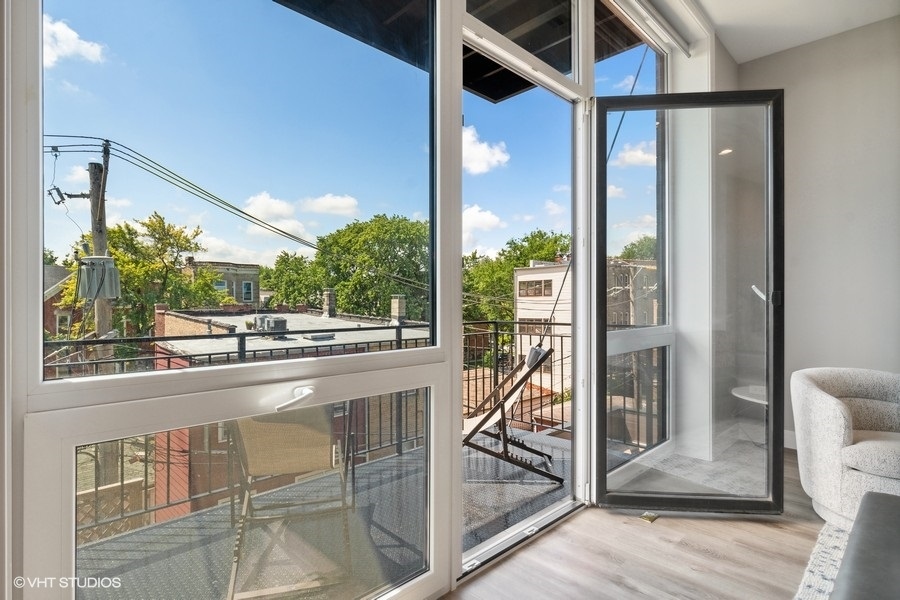 2423 W Fullerton Avenue Unit: 3G