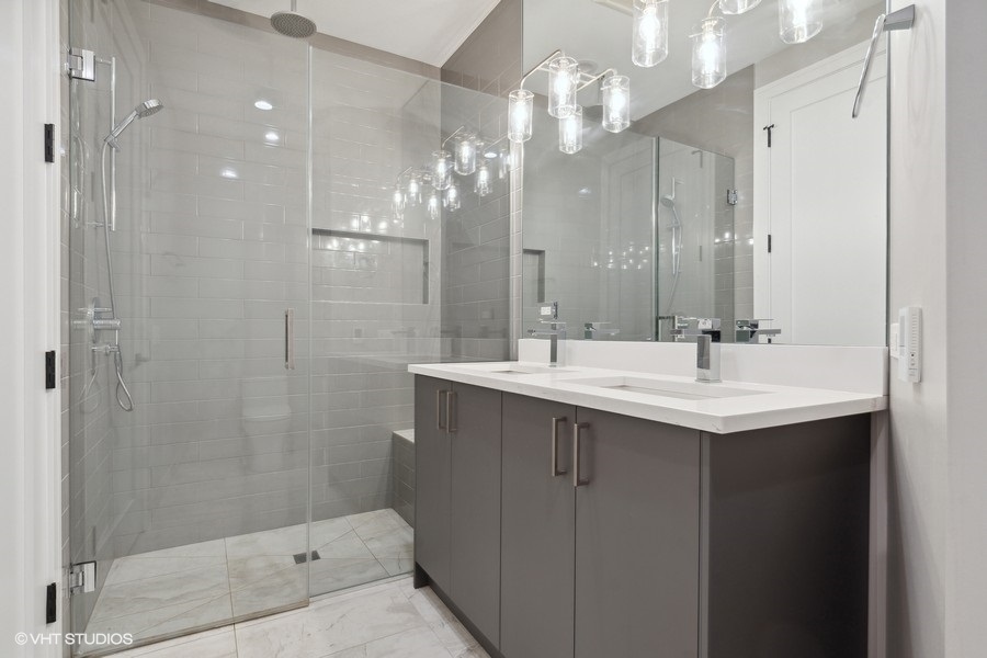 2423 W Fullerton Avenue Unit: 3G