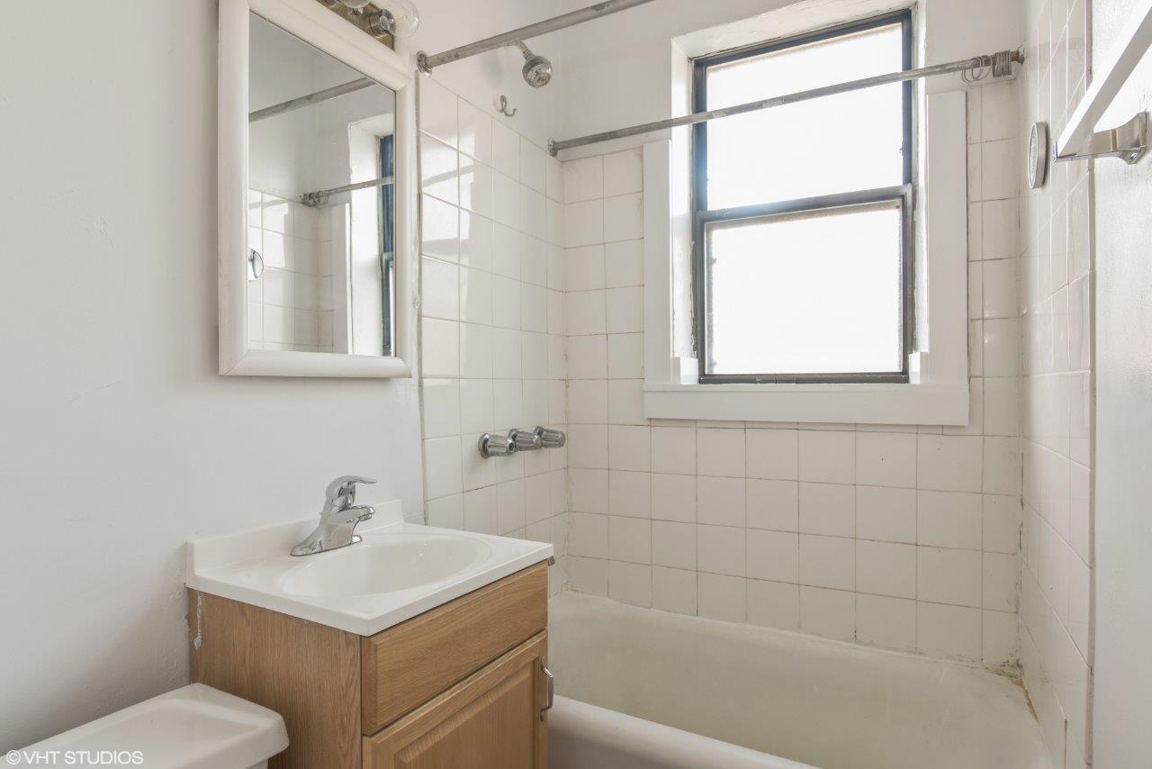 644 W Wrightwood Avenue Unit: 305