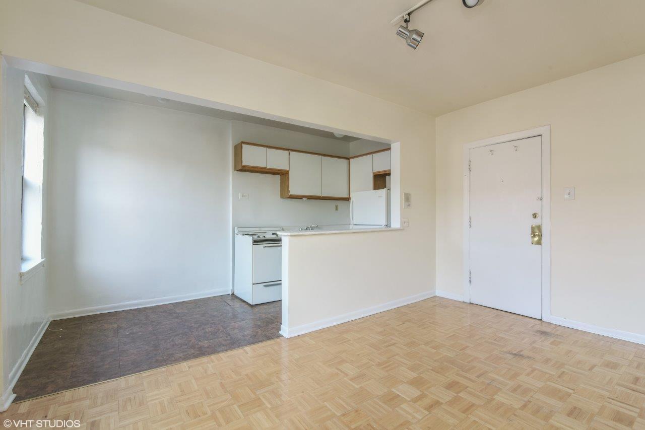 644 W Wrightwood Avenue Unit: 305
