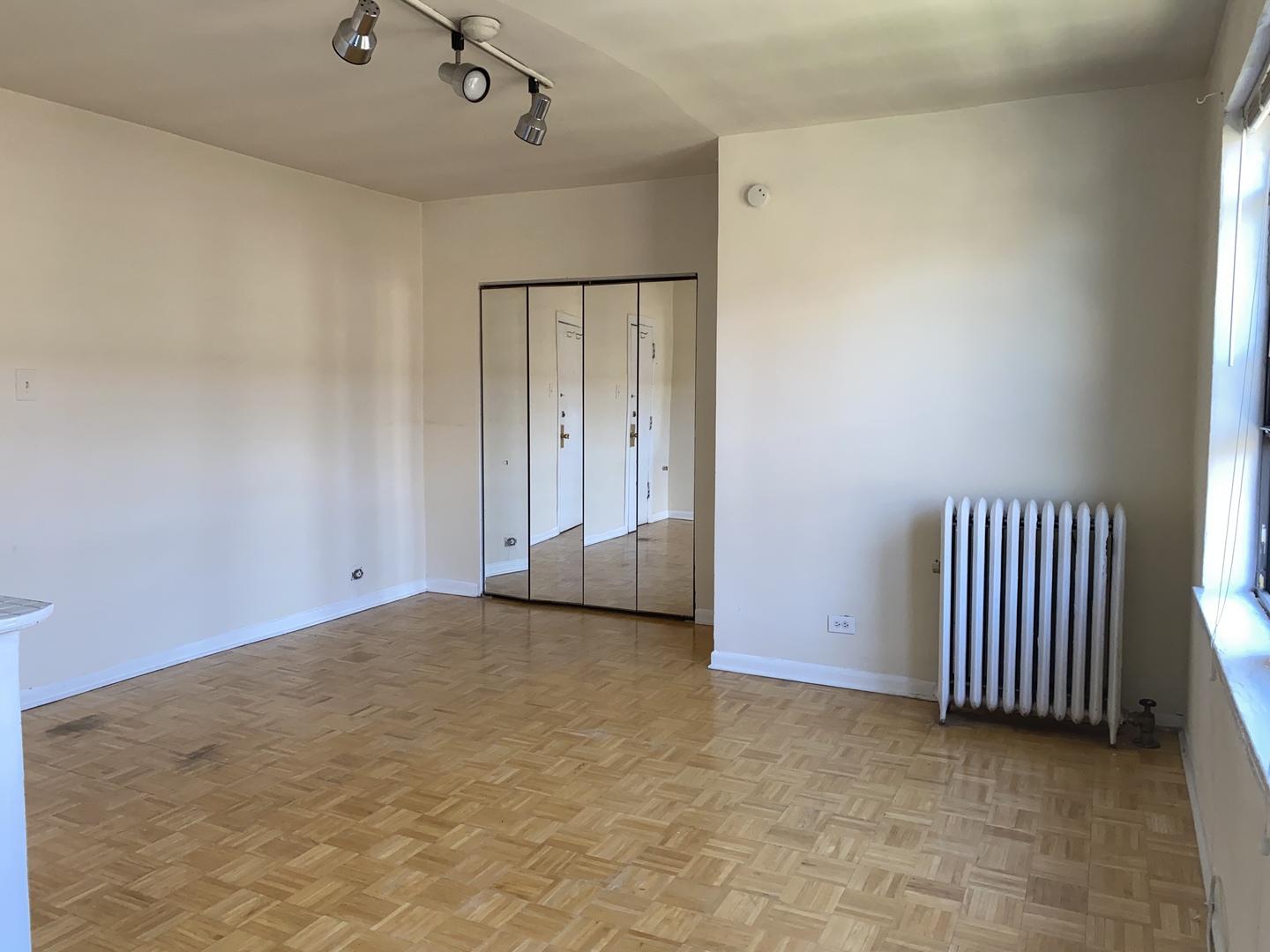 644 W Wrightwood Avenue Unit: 305