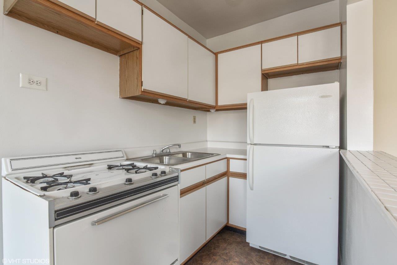 644 W Wrightwood Avenue Unit: 305