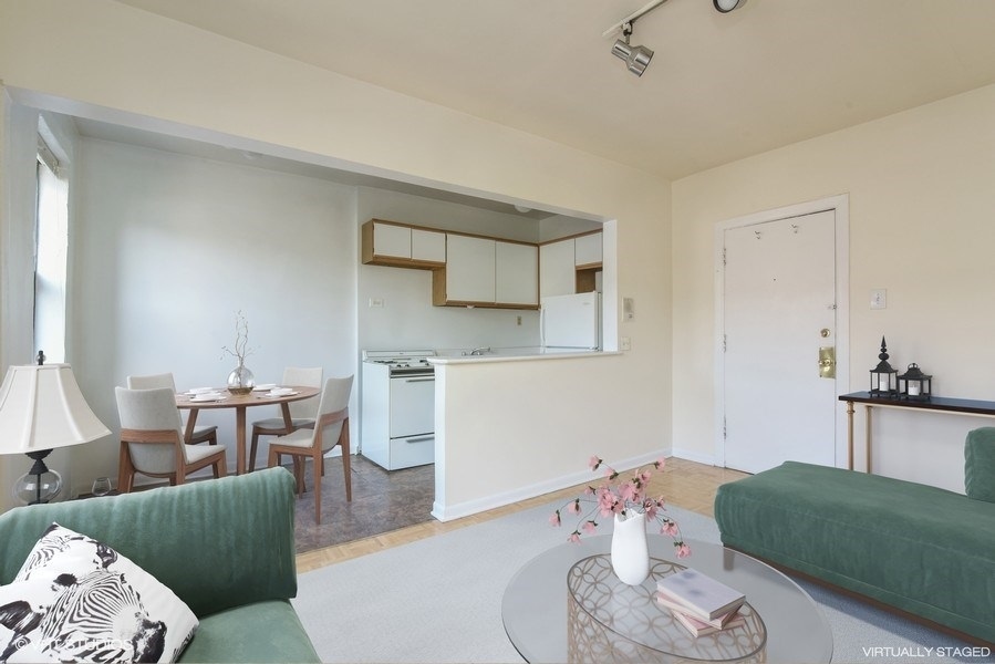 644 W Wrightwood Avenue Unit: 305
