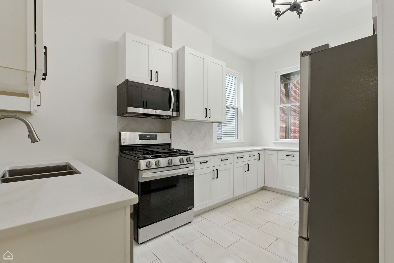 909 W Addison Street Unit: 1