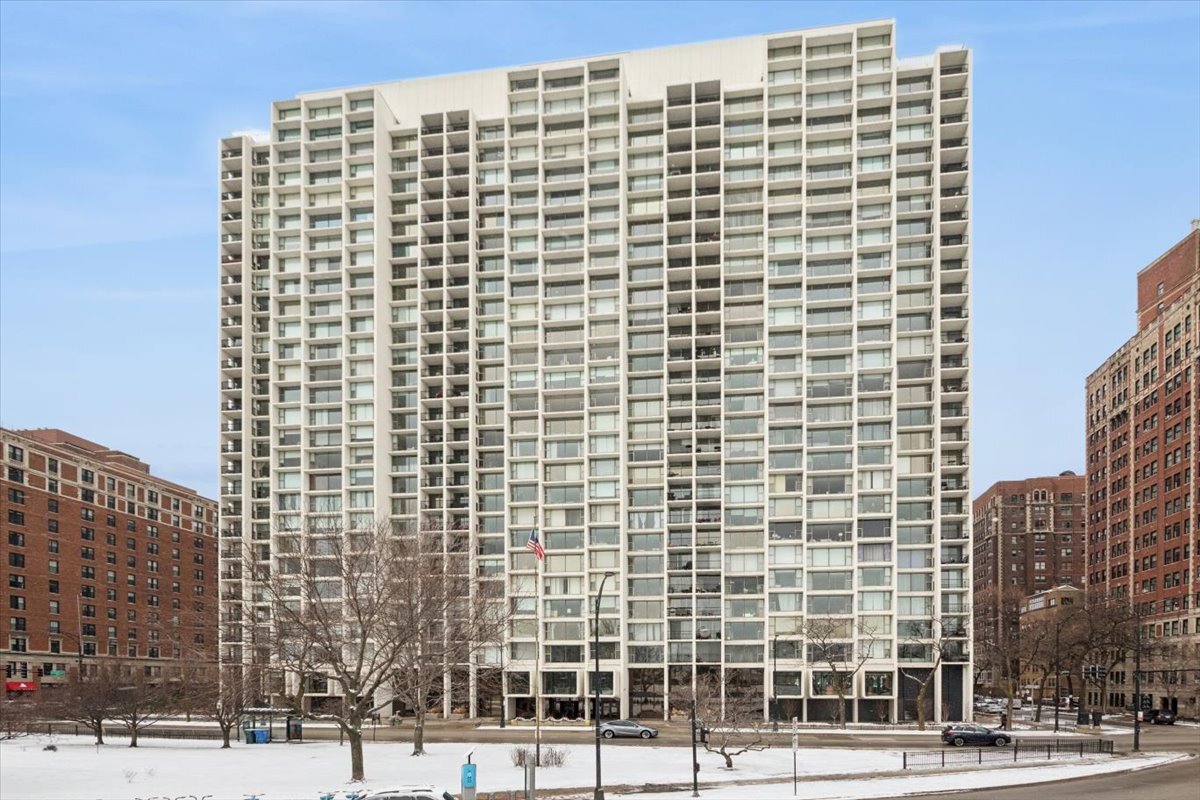 3200 N Lake Shore Drive Unit: 2802