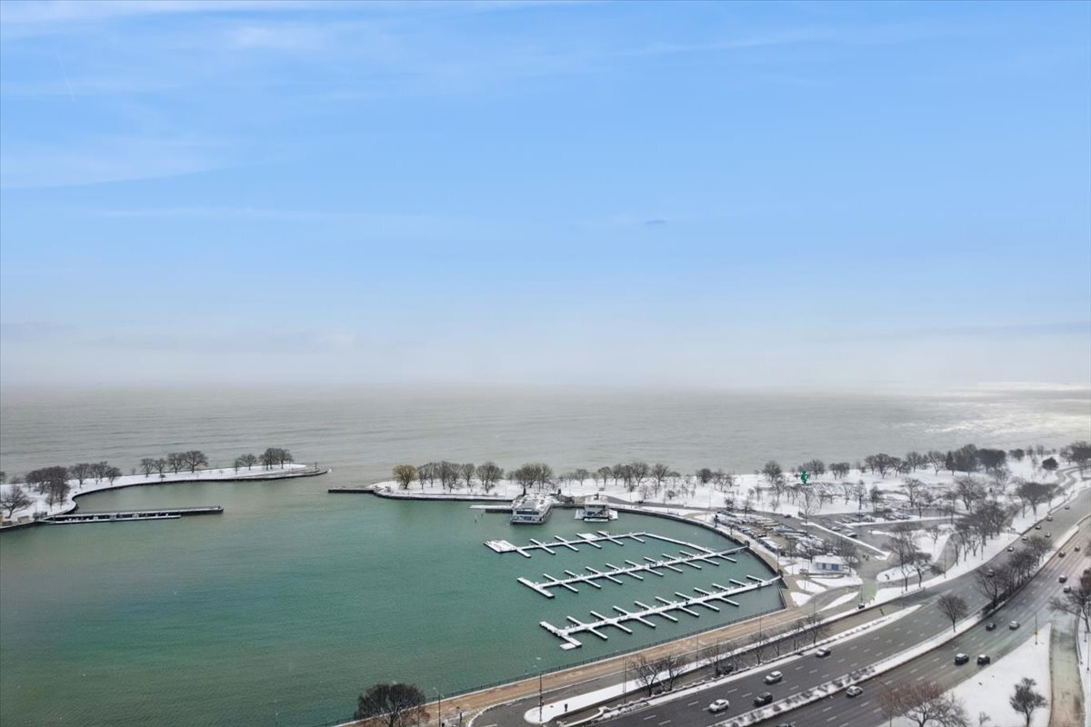 3200 N Lake Shore Drive Unit: 2802