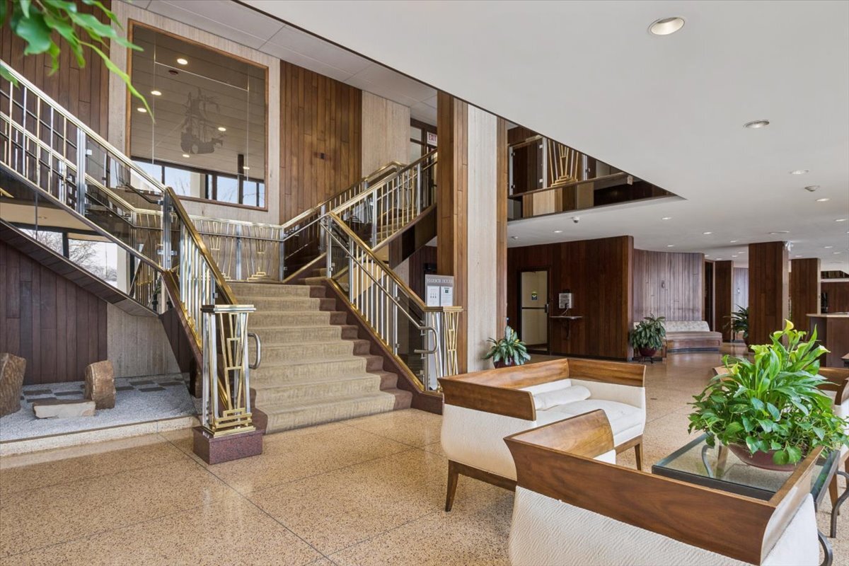 3200 N Lake Shore Drive Unit: 2802