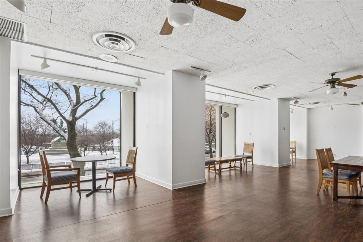 3200 N Lake Shore Drive Unit: 2802