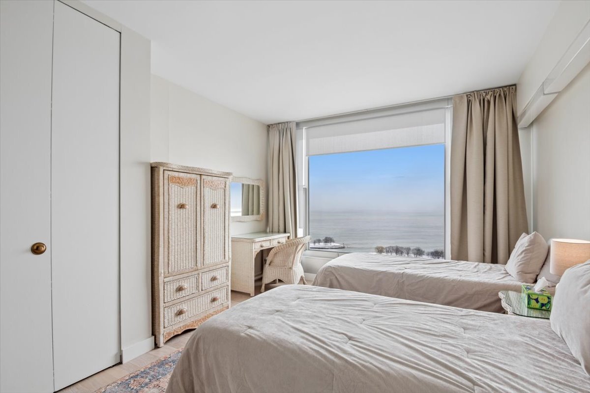 3200 N Lake Shore Drive Unit: 2802