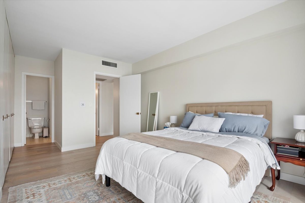3200 N Lake Shore Drive Unit: 2802
