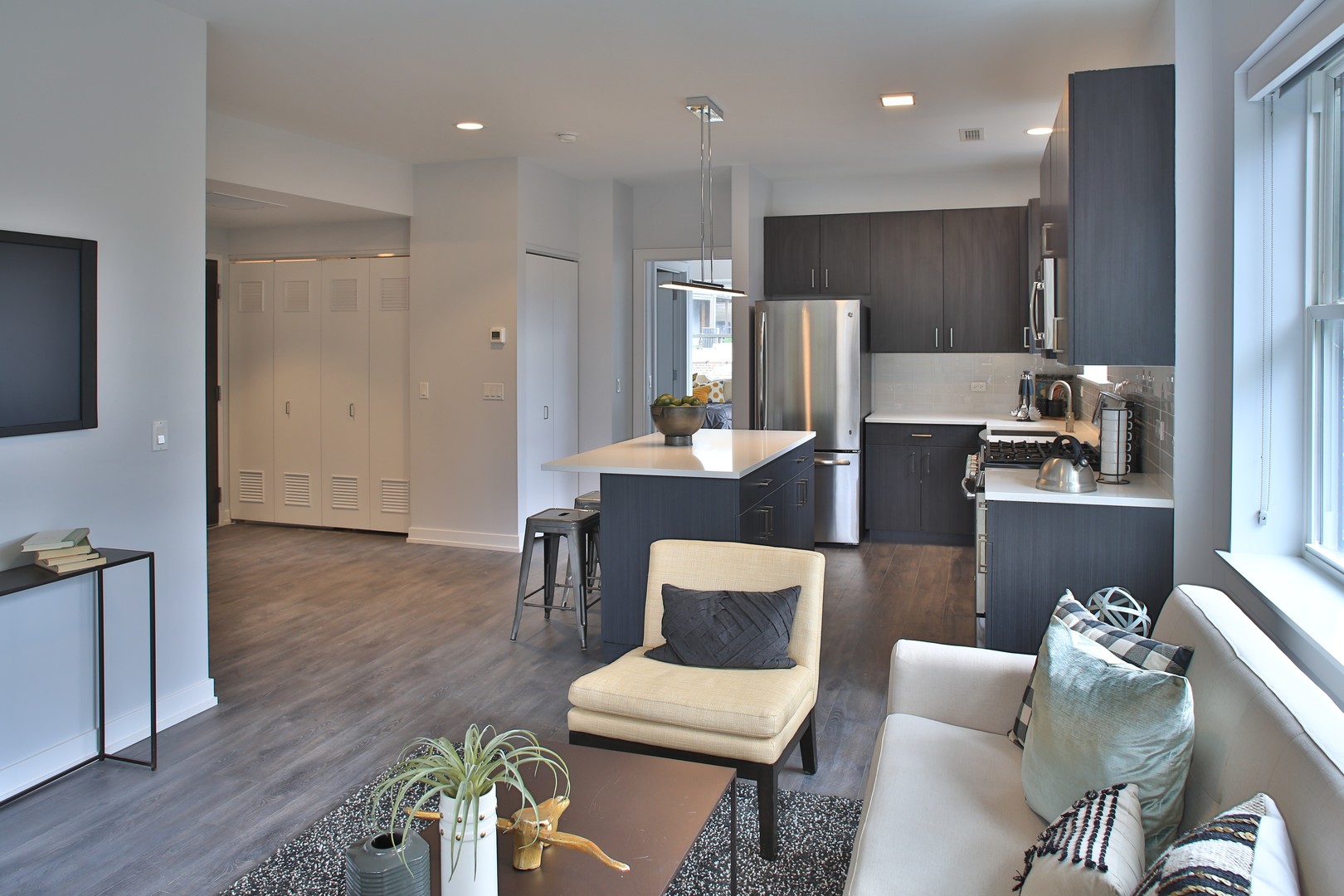 909 W Montana Street Unit: 403