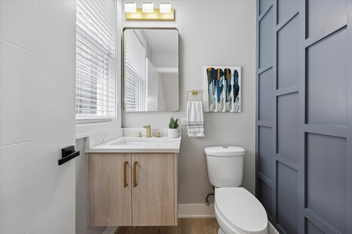 3842 W 108th Place