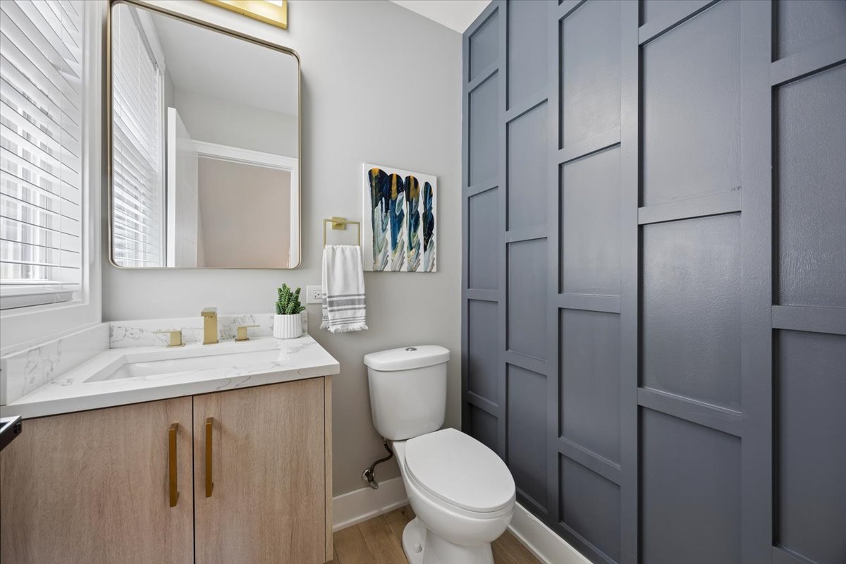 3842 W 108th Place