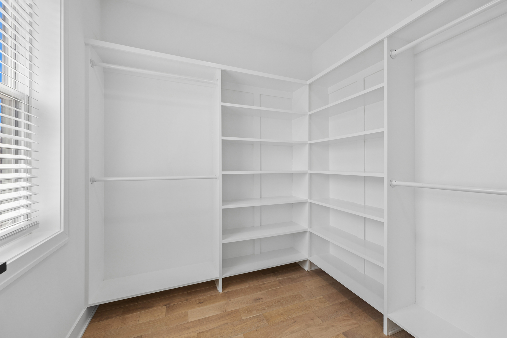 3842 W 108th Place