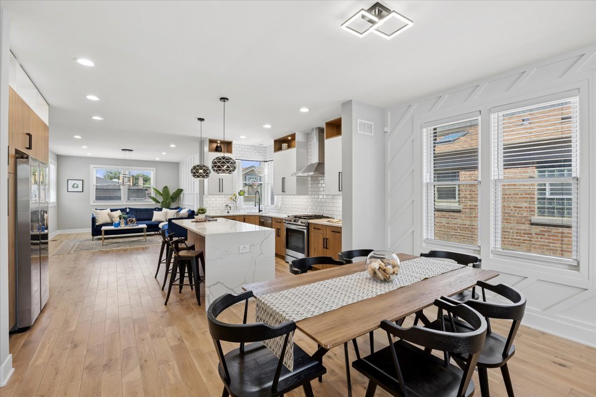 3842 W 108th Place