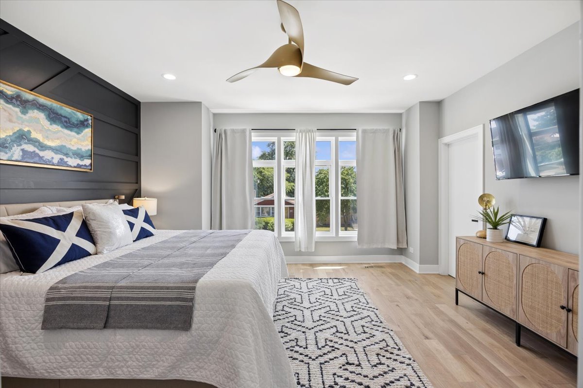 3842 W 108th Place