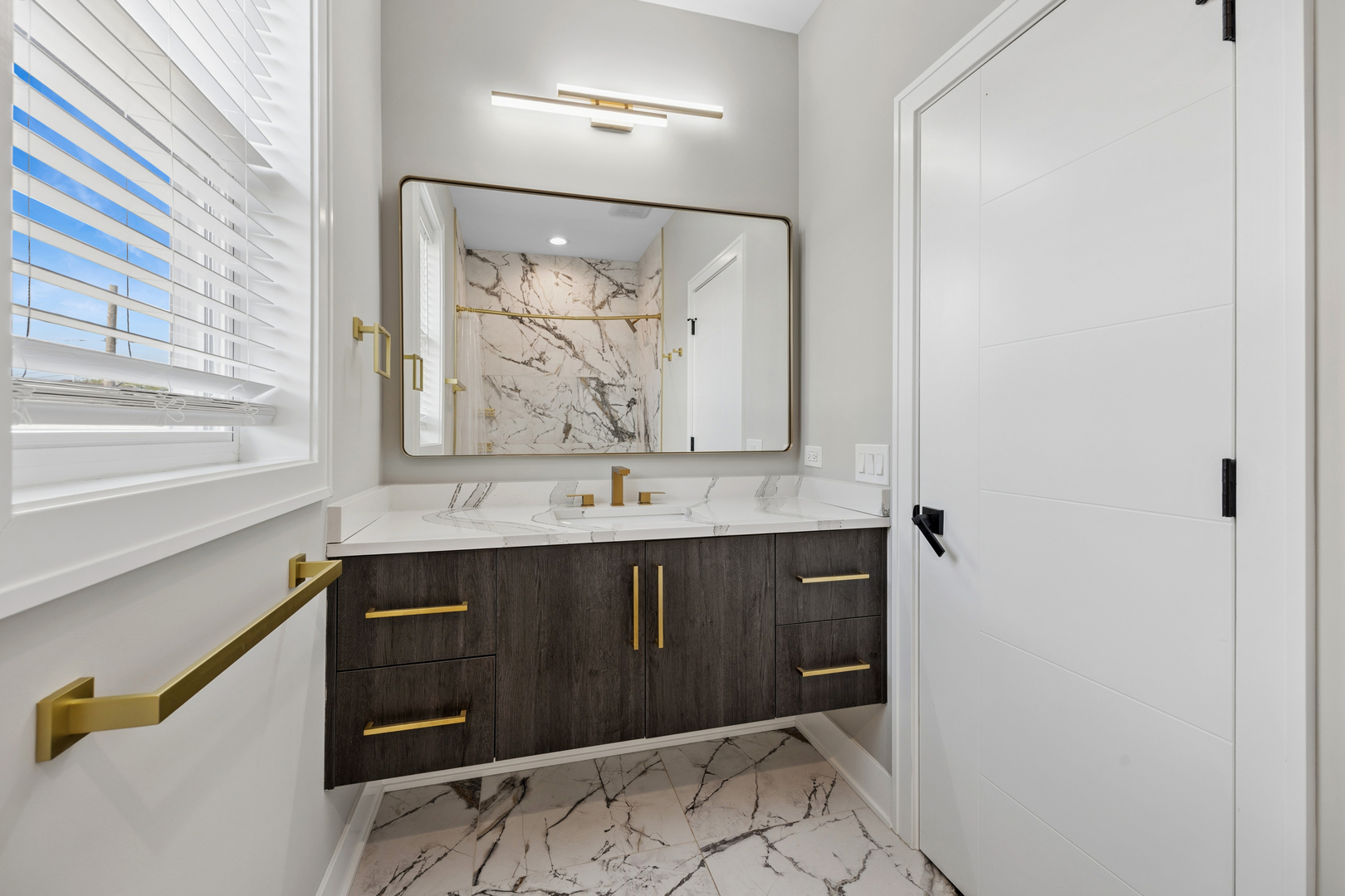 3842 W 108th Place