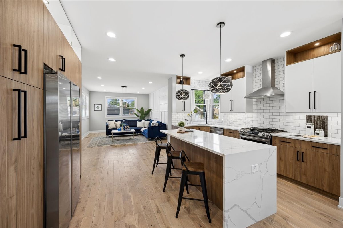 3842 W 108th Place