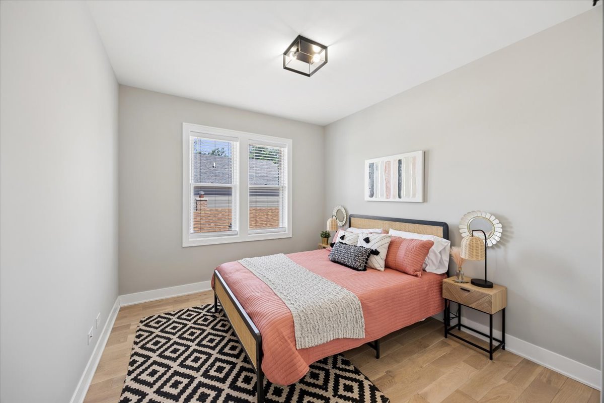 3842 W 108th Place
