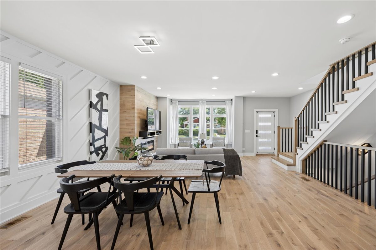 3842 W 108th Place