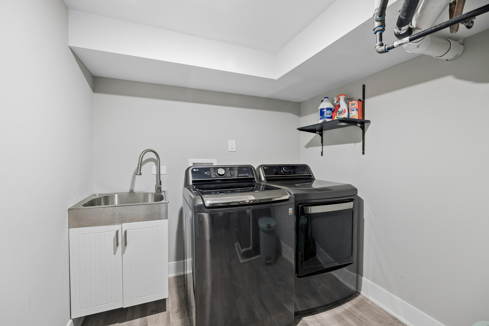 3842 W 108th Place
