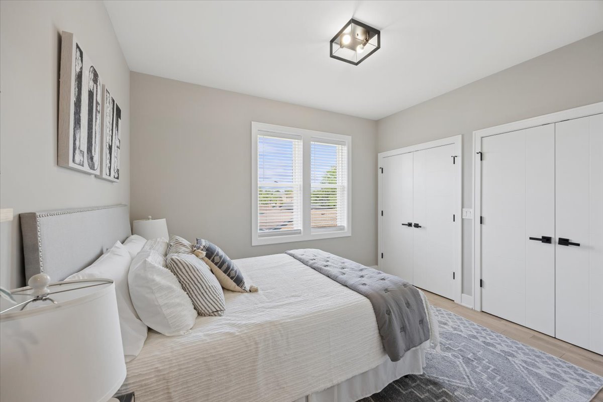 3842 W 108th Place