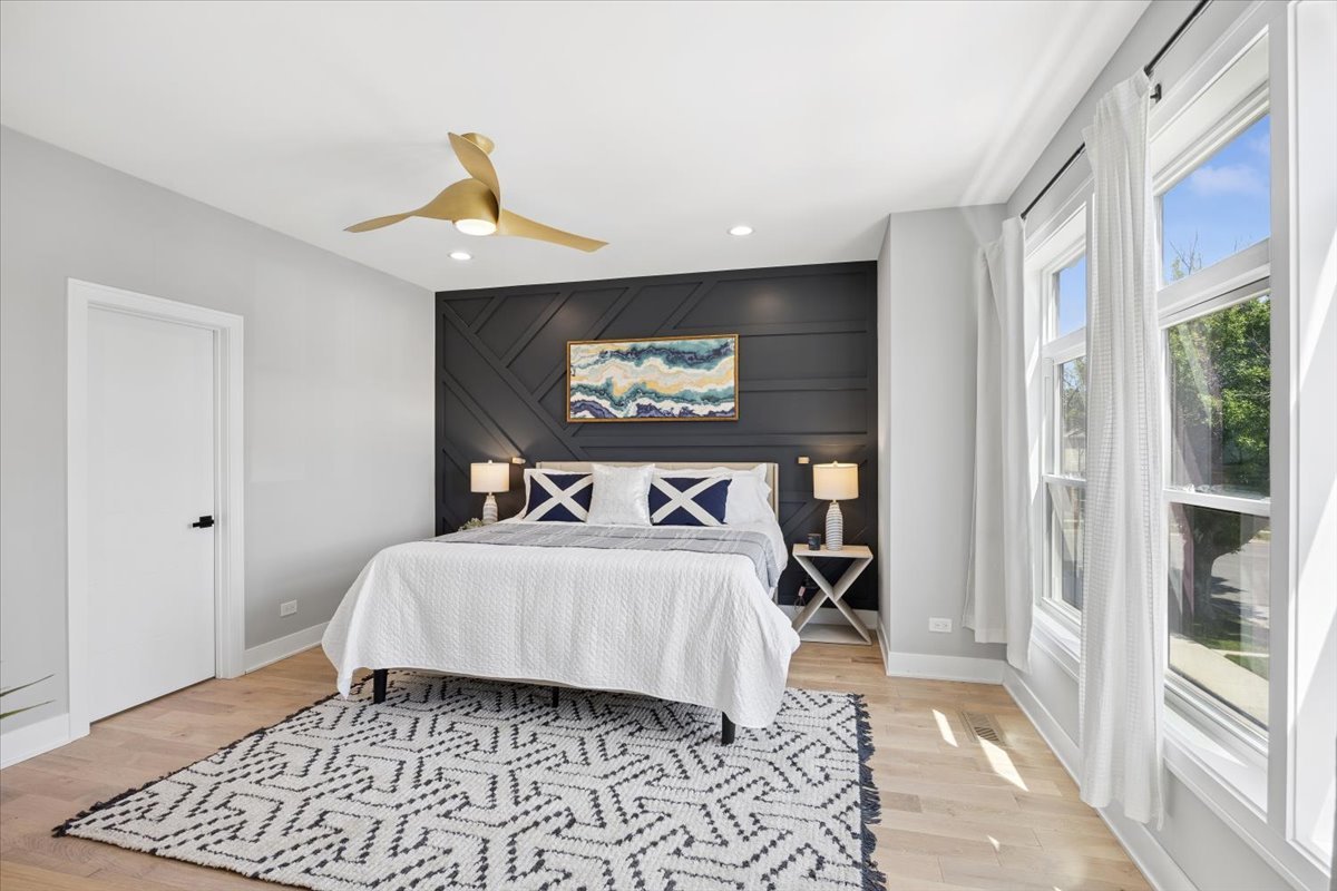 3842 W 108th Place
