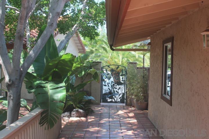 1665 Fuerte Knolls Ln.