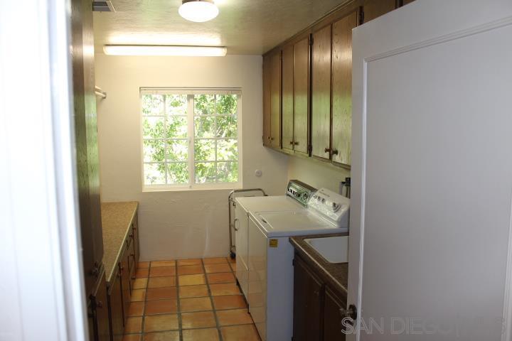 1665 Fuerte Knolls Ln.