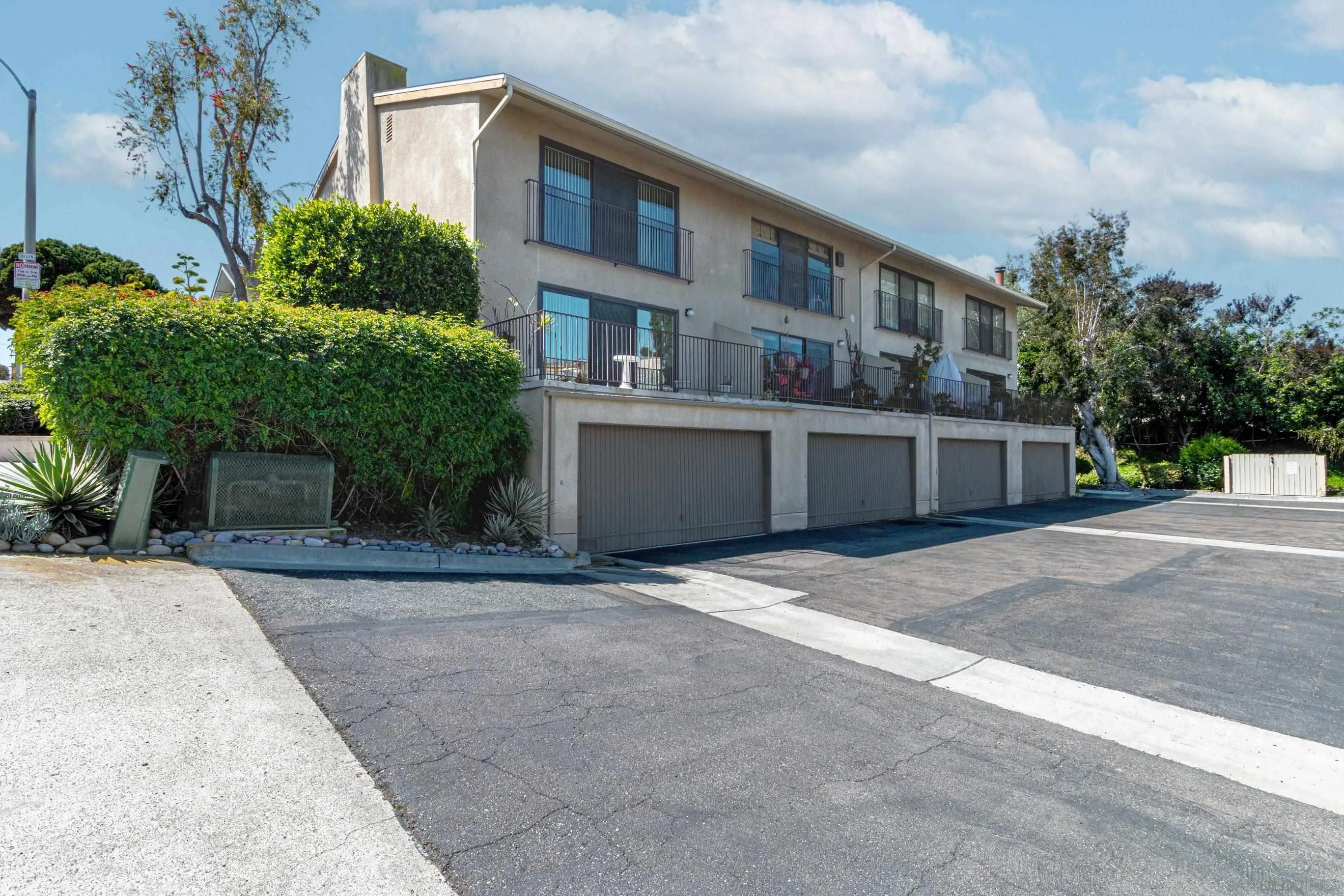 4242 5th Ave