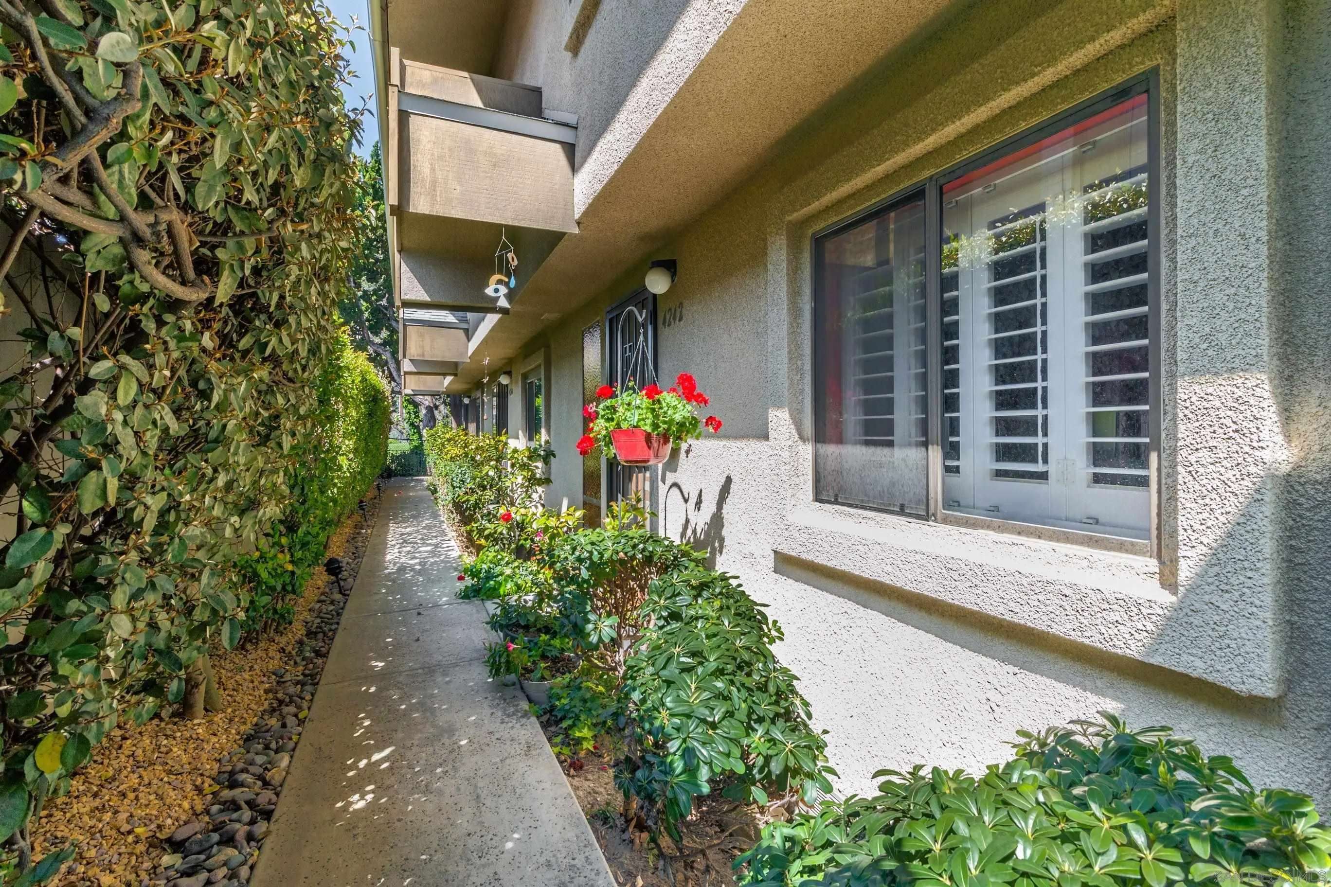 4242 5th Ave