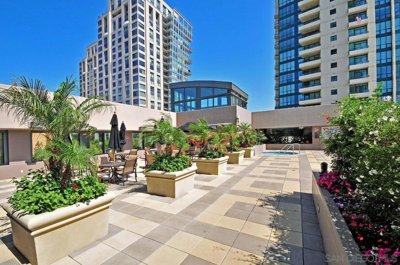 550 Front Street Unit: 1006