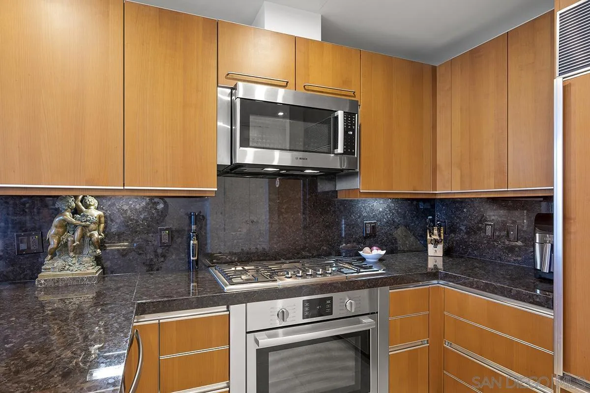 550 Front Street Unit: 1006