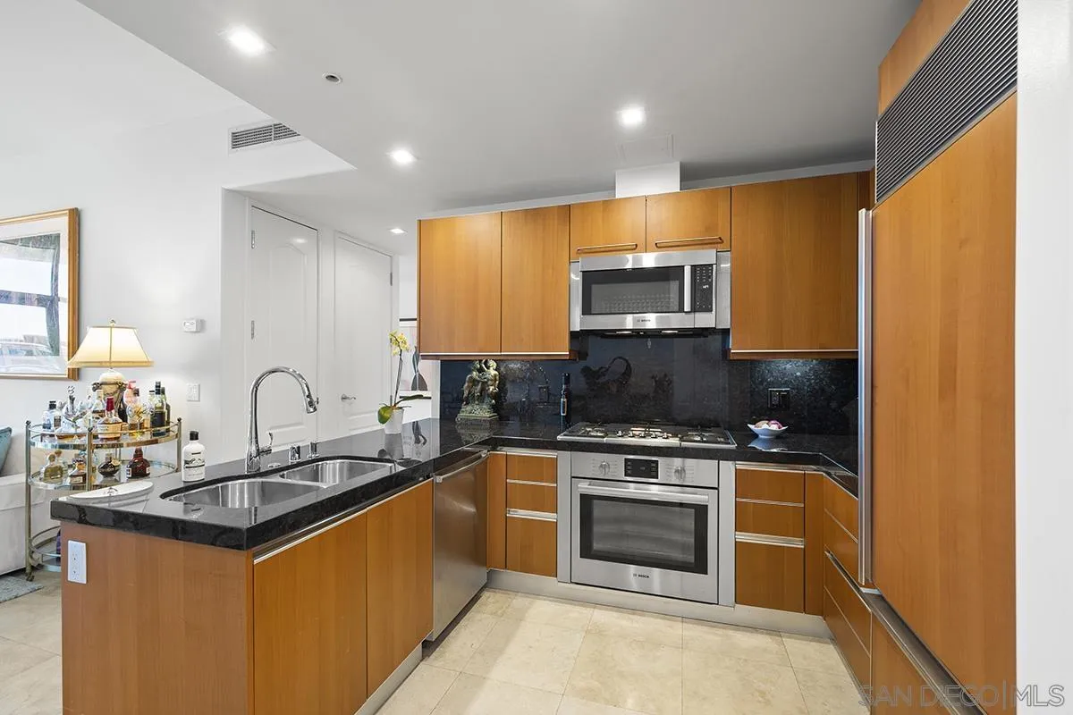 550 Front Street Unit: 1006