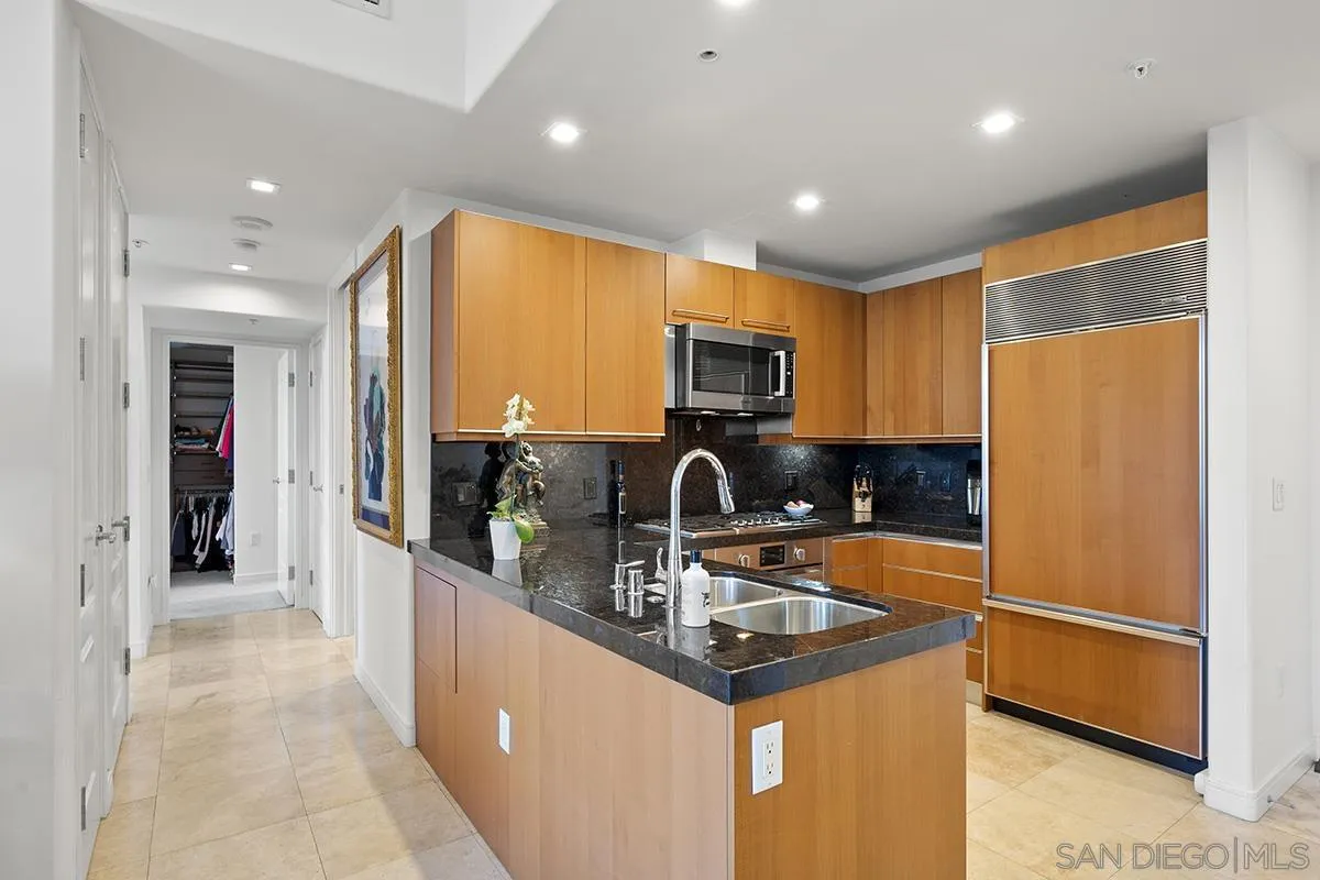 550 Front Street Unit: 1006