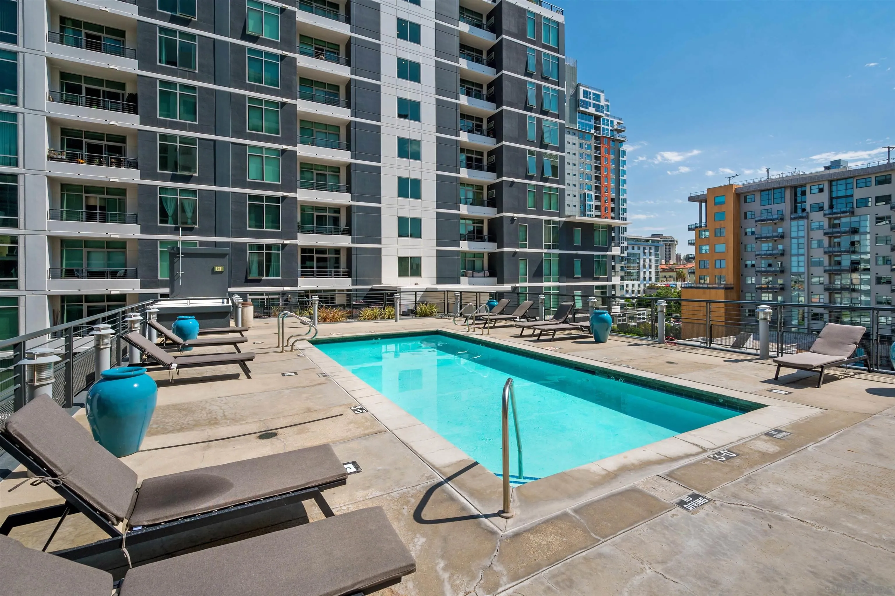 425 W Beech St # 415