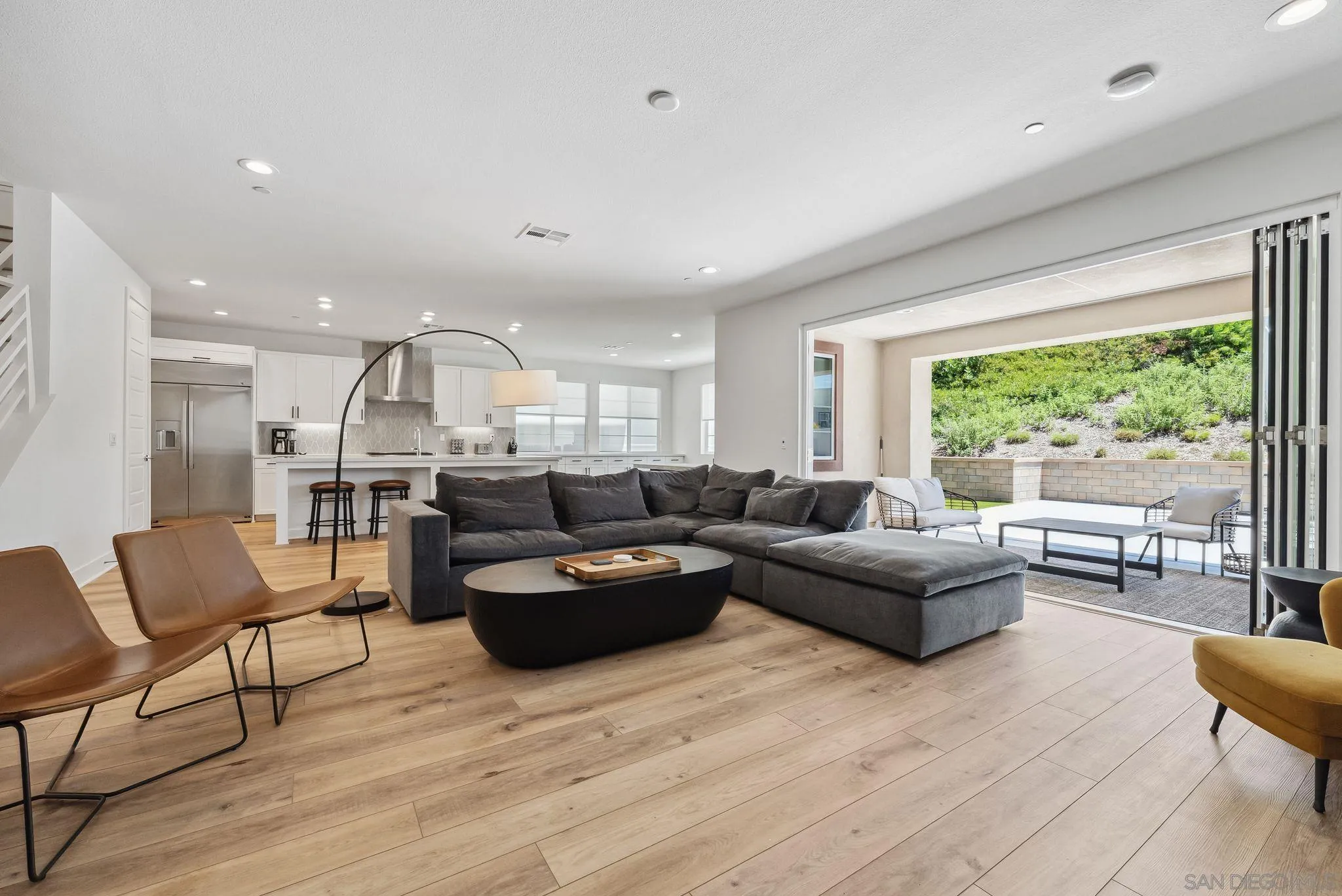 8246 Rose Quartz Cir