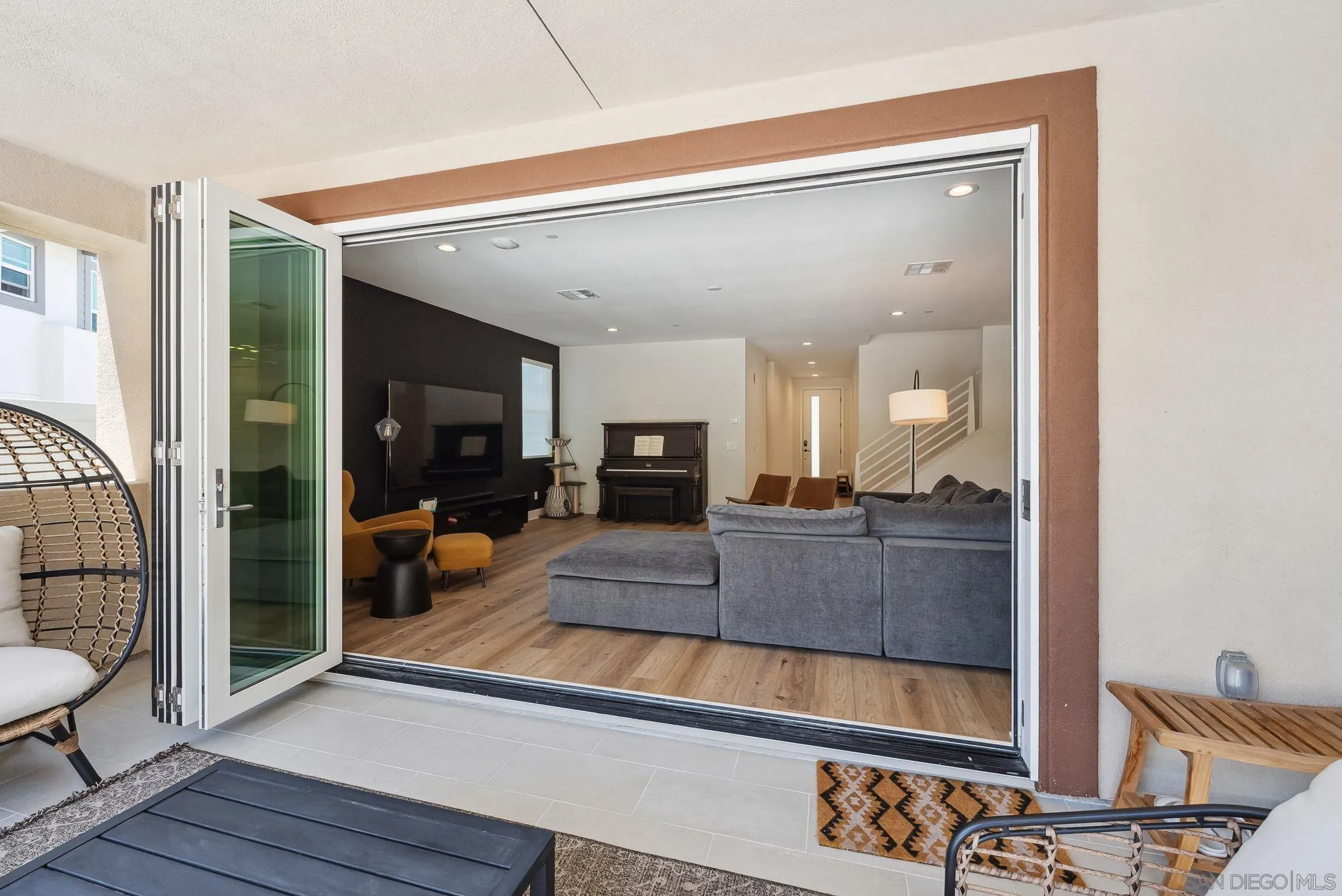 8246 Rose Quartz Cir