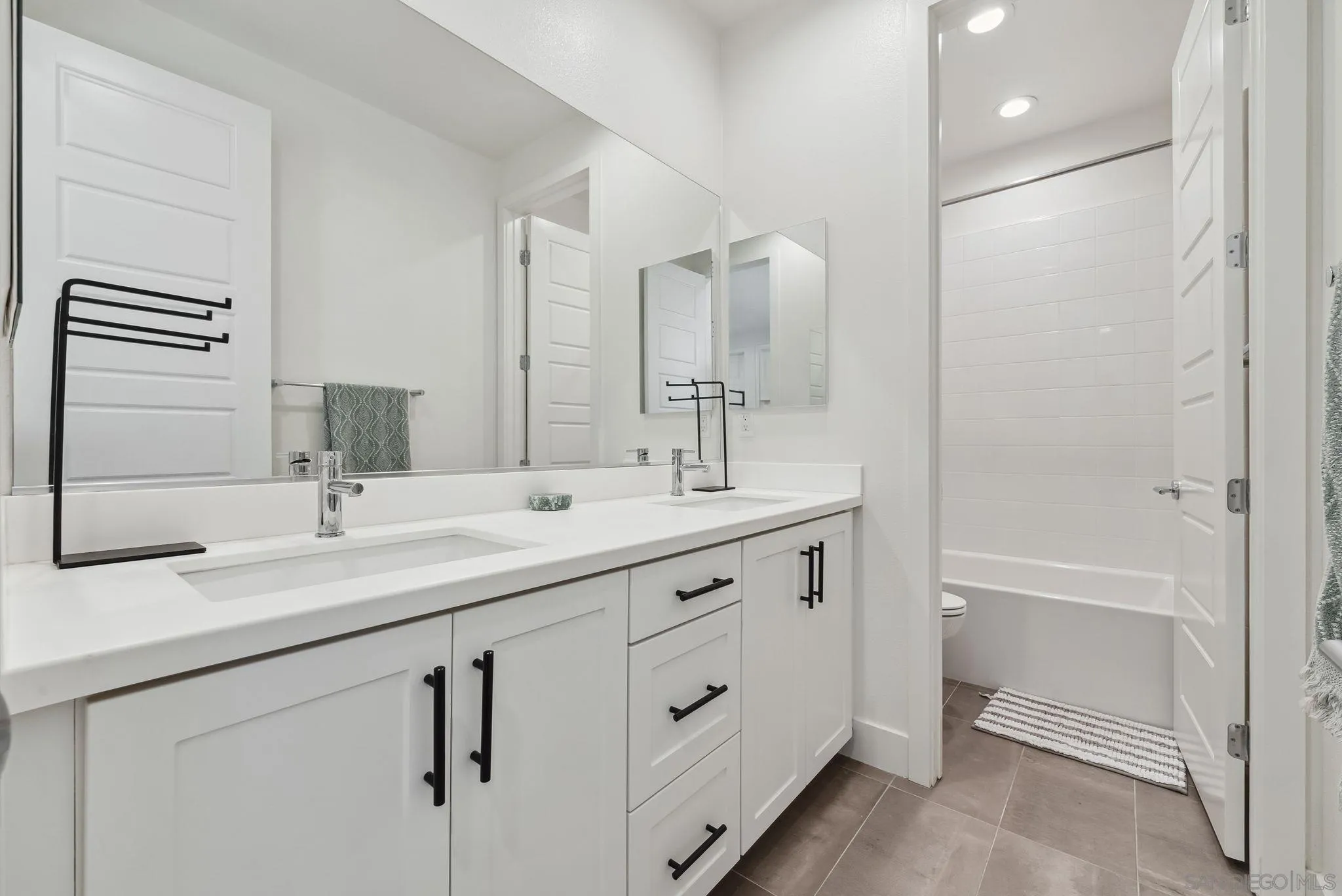 8246 Rose Quartz Cir